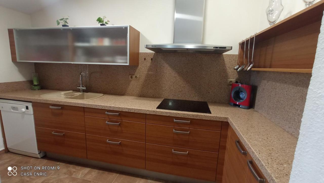 Hostal Casa Enric , Con Zona Infantil, Piscina Y Parking Privado Deltebre Exterior foto