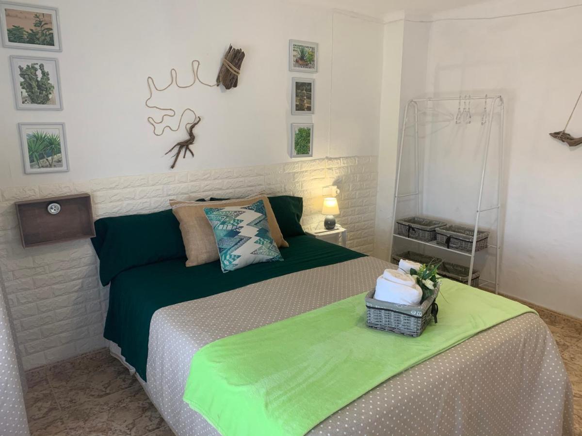 Hostal Casa Enric , Con Zona Infantil, Piscina Y Parking Privado Deltebre Exterior foto