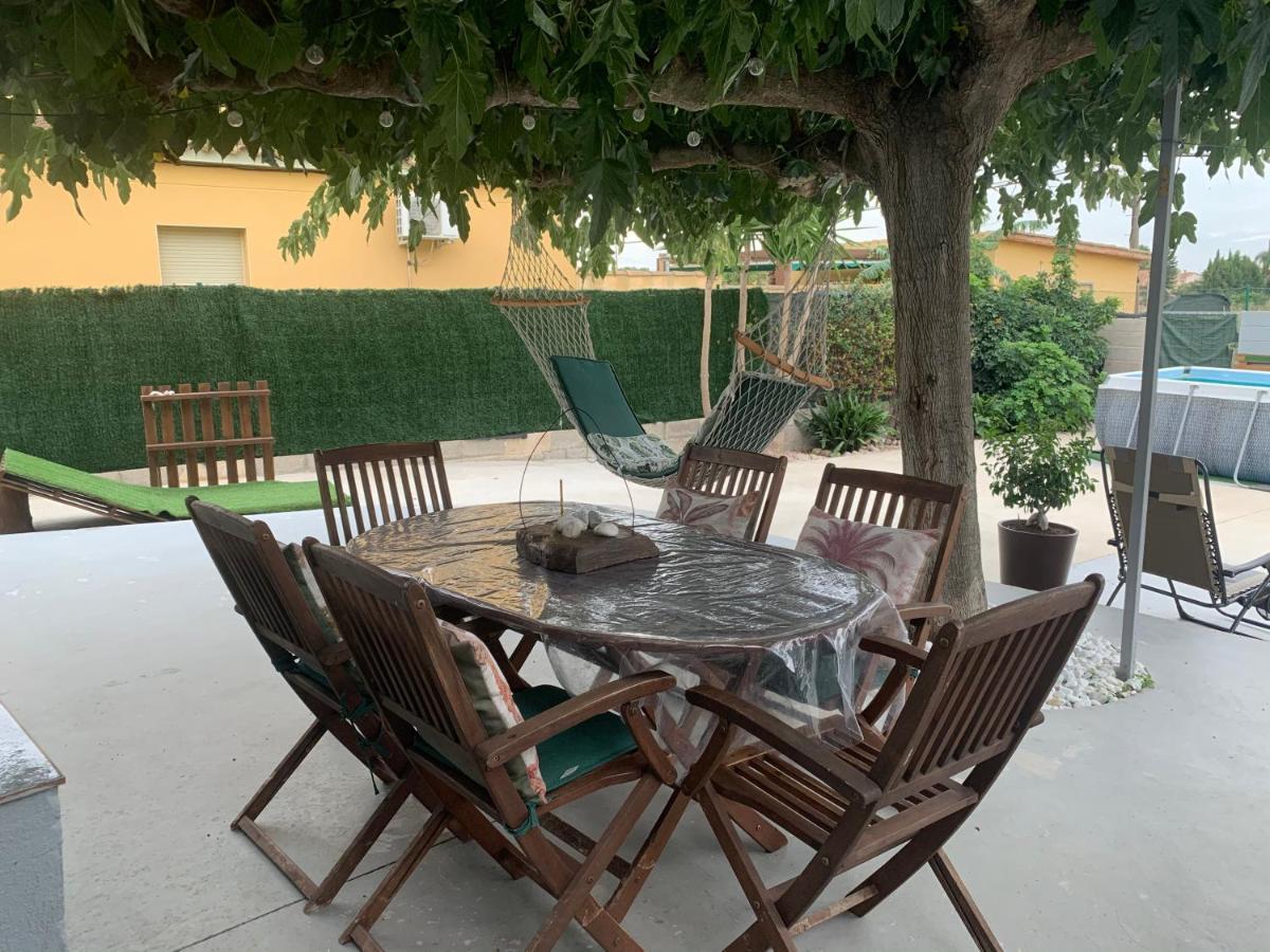 Hostal Casa Enric , Con Zona Infantil, Piscina Y Parking Privado Deltebre Exterior foto
