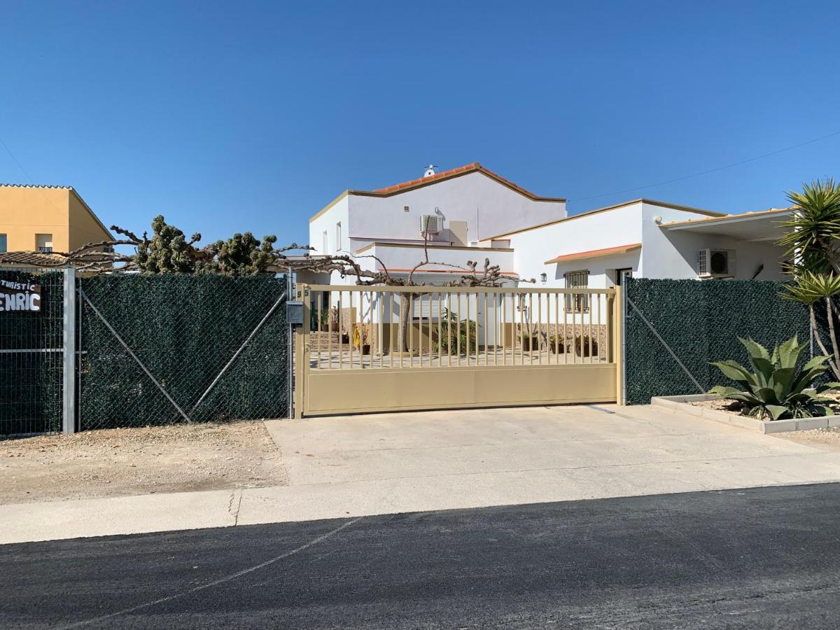 Hostal Casa Enric , Con Zona Infantil, Piscina Y Parking Privado Deltebre Exterior foto