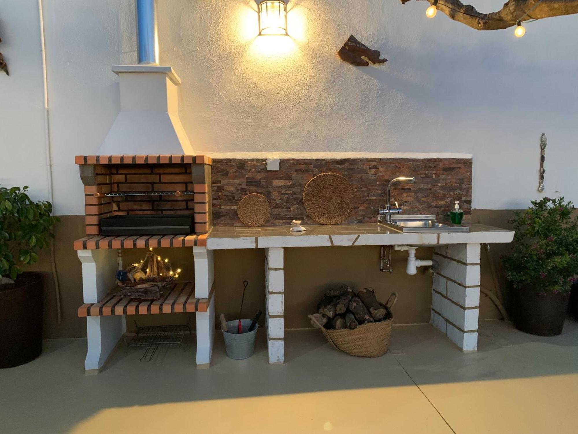 Hostal Casa Enric , Con Zona Infantil, Piscina Y Parking Privado Deltebre Exterior foto