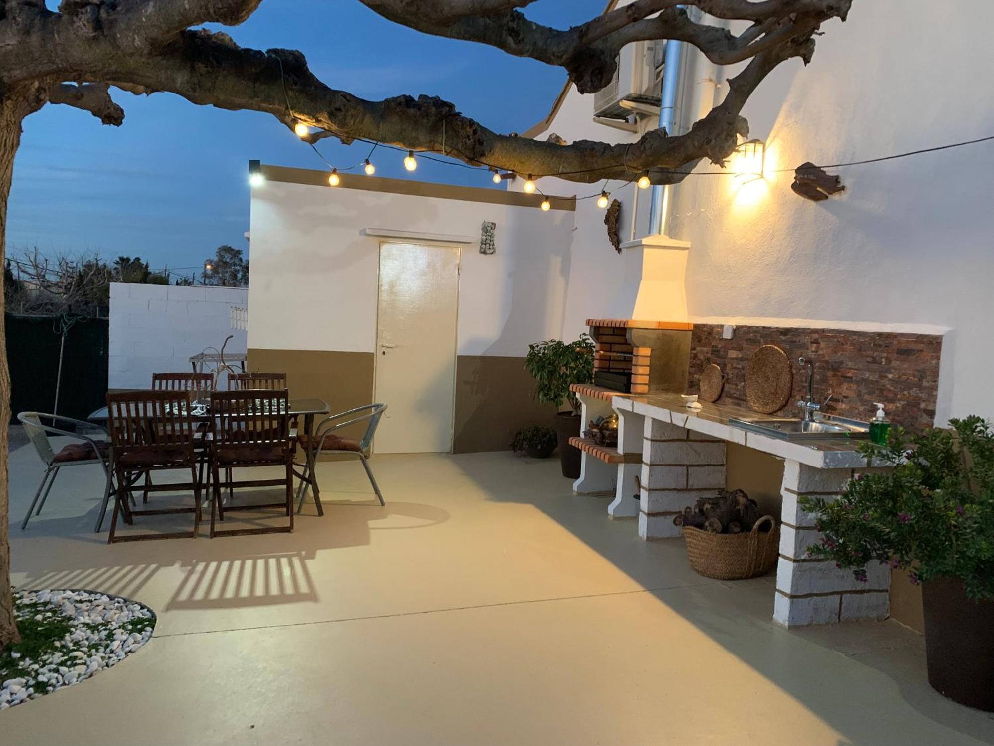 Hostal Casa Enric , Con Zona Infantil, Piscina Y Parking Privado Deltebre Exterior foto