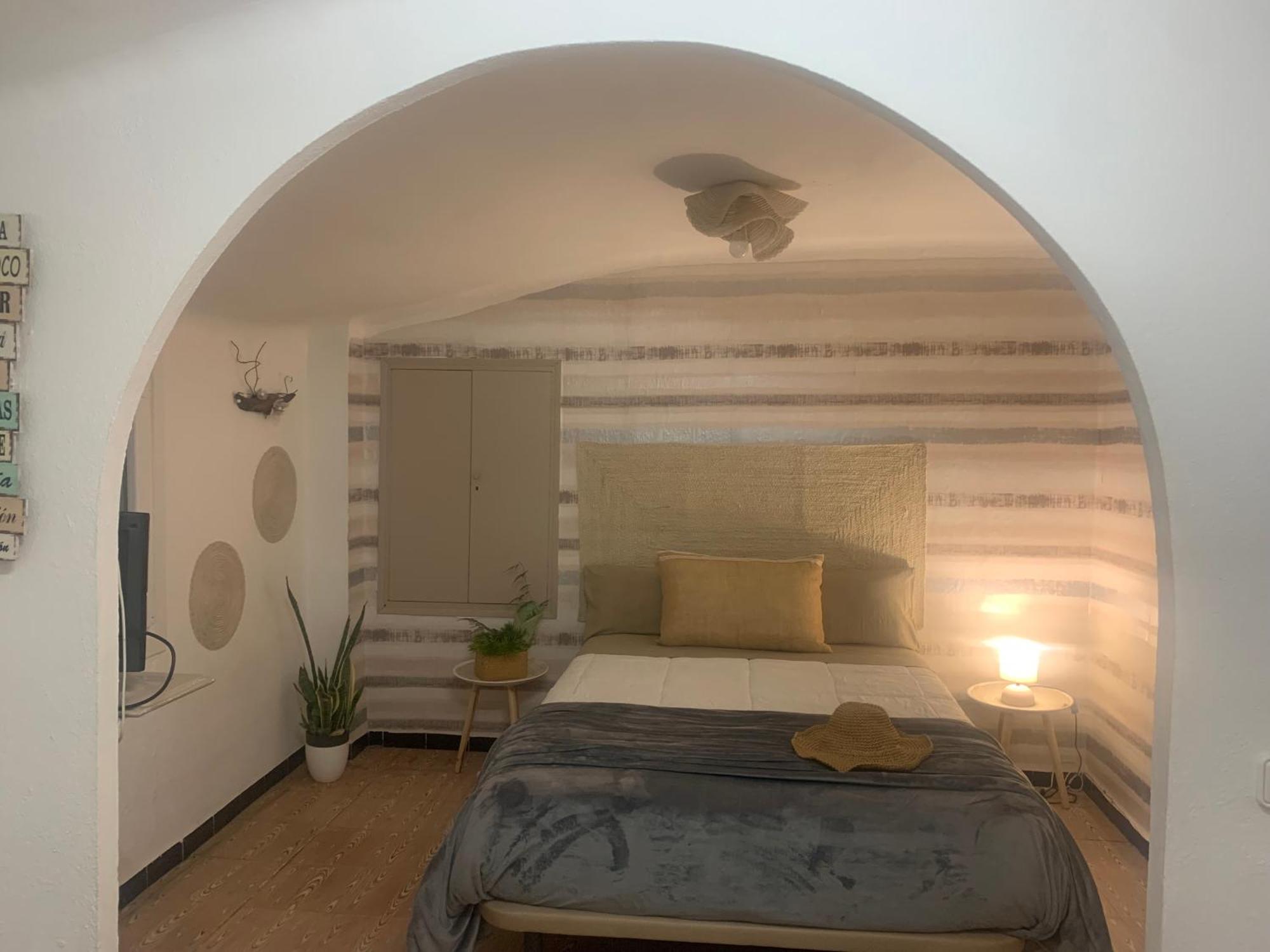 Hostal Casa Enric , Con Zona Infantil, Piscina Y Parking Privado Deltebre Exterior foto