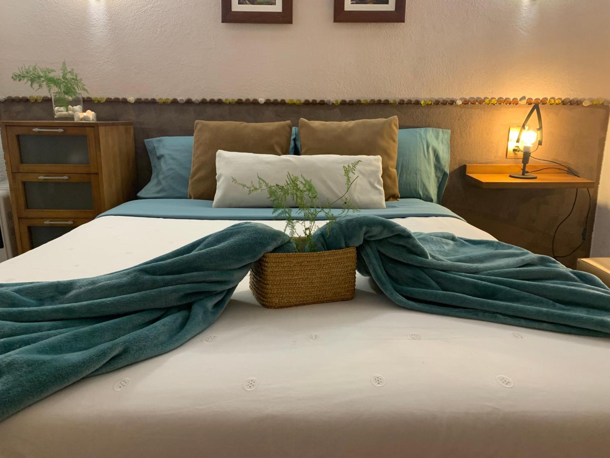 Hostal Casa Enric , Con Zona Infantil, Piscina Y Parking Privado Deltebre Exterior foto