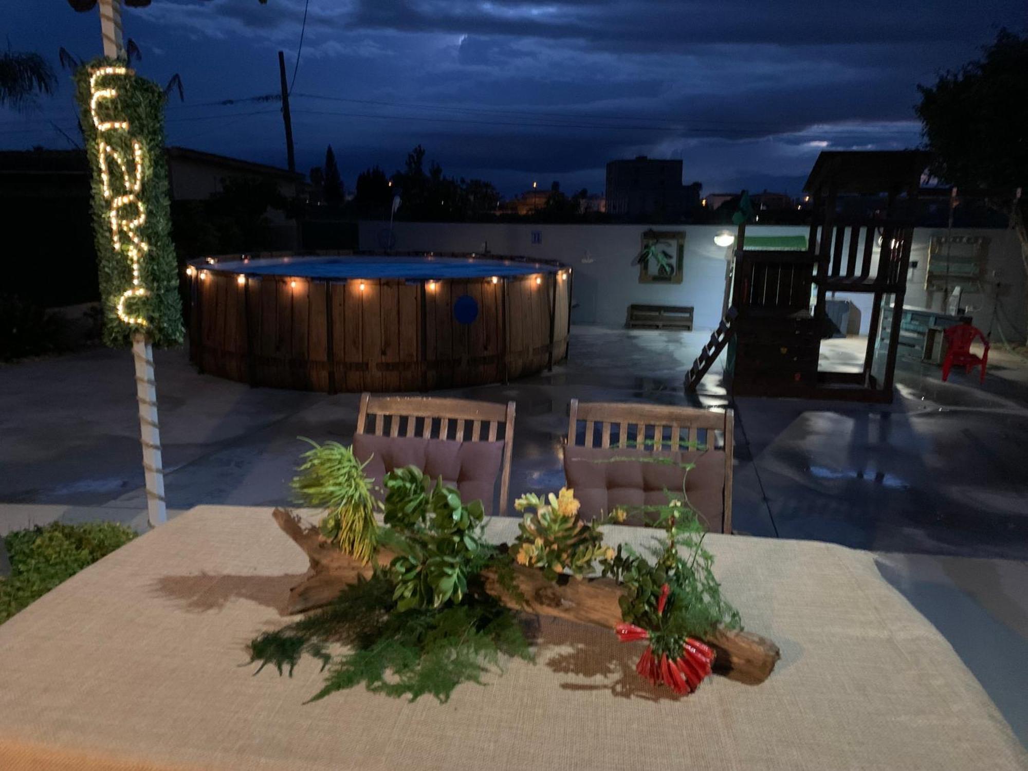 Hostal Casa Enric , Con Zona Infantil, Piscina Y Parking Privado Deltebre Exterior foto