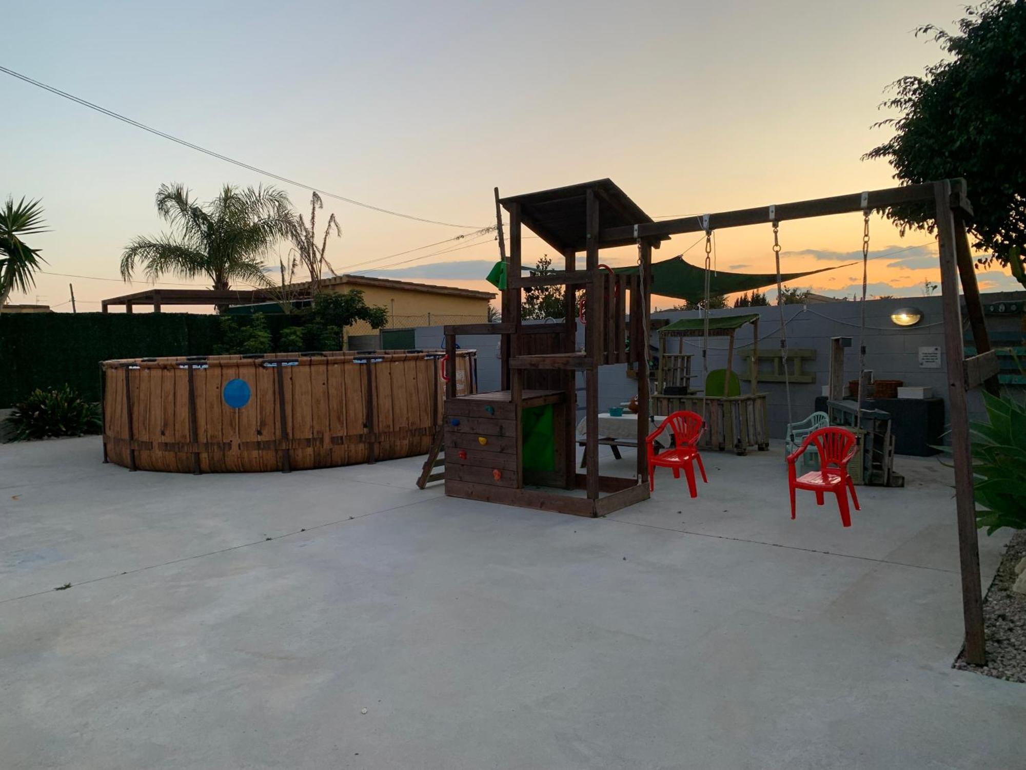 Hostal Casa Enric , Con Zona Infantil, Piscina Y Parking Privado Deltebre Exterior foto